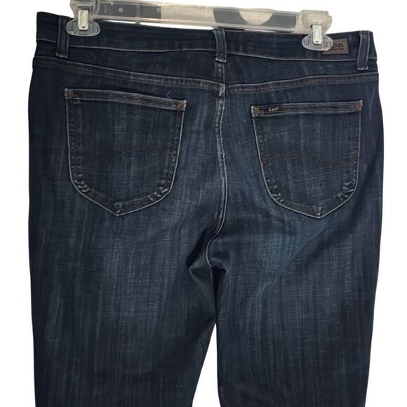 Lee Regular Fit, Straight Leg, Mid Rise Jeans. Size 14 Short. - Picture 6 of 10